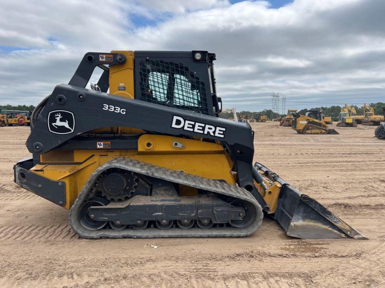 2022 Deere 333G 